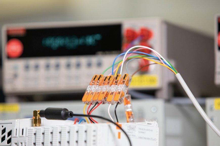 Morsetti di collegamento con leva di azionamento